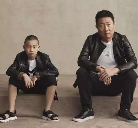 他是国家一级演员,曾跟老婆挤在30平米婚房,儿子是我们熟悉的他