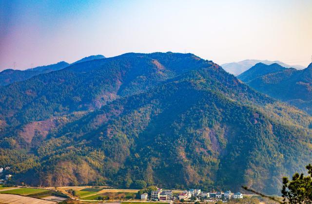 浙江省有座著名龙山,晋朝龙山寺遗址在这,乾隆下江南曾来此处
