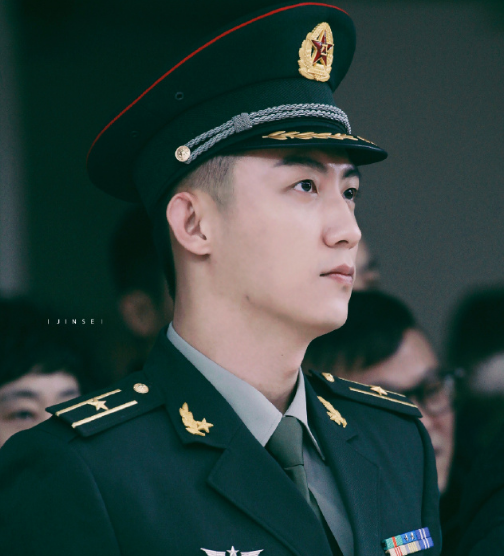 亲爱的戎装官宣黄景瑜军装扮相太帅了女主不是孟美岐