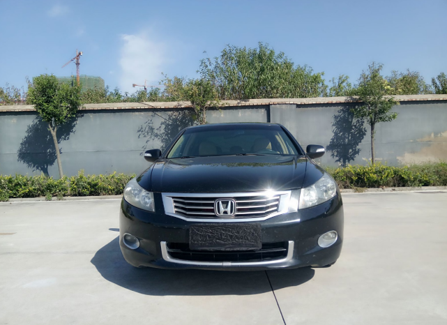 第8代雅阁35lv6街边实拍感觉还是这代更经典