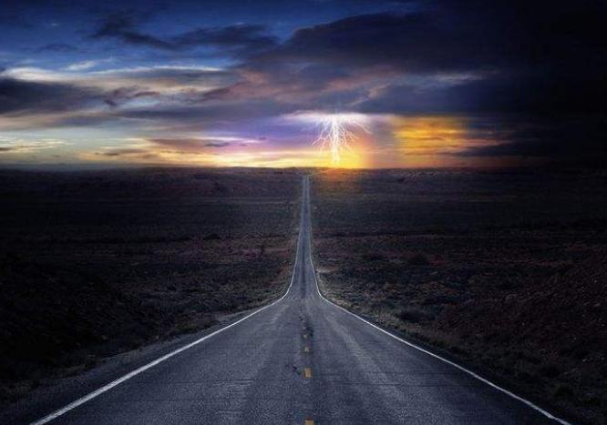 心理学:凭直觉选一条上坡路,测你注定平凡还是人上人?