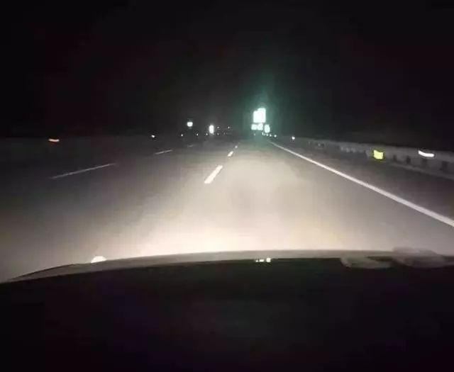 夜晚开车视线差?记住这句顺口溜,"瞎子"都能开回家