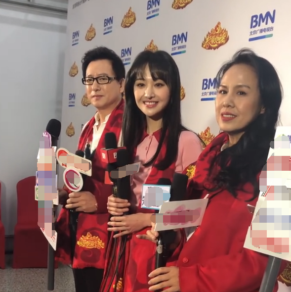 郑爽一家三口合体穿红衣太喜庆爽妹全程微笑状态超绝