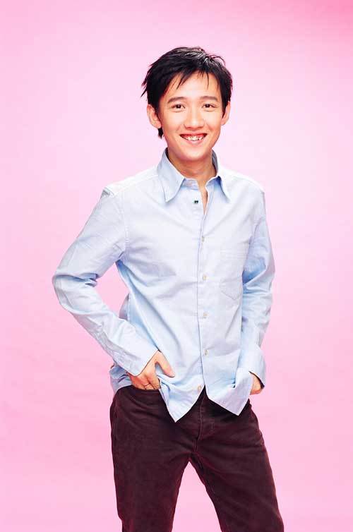 曾因一首歌曲红遍娱乐圈半边天,星途充满波折