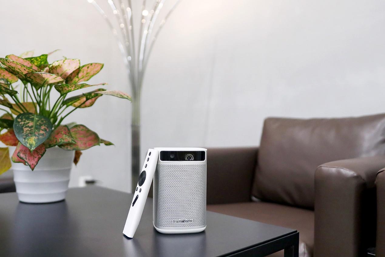 背包里的百寸巨幕,极米play特别版带你突破空间界限