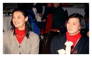 女排功勋球员周晓兰,如今定居国外,膝下育有2女,感谢祖国栽培_新浪新闻