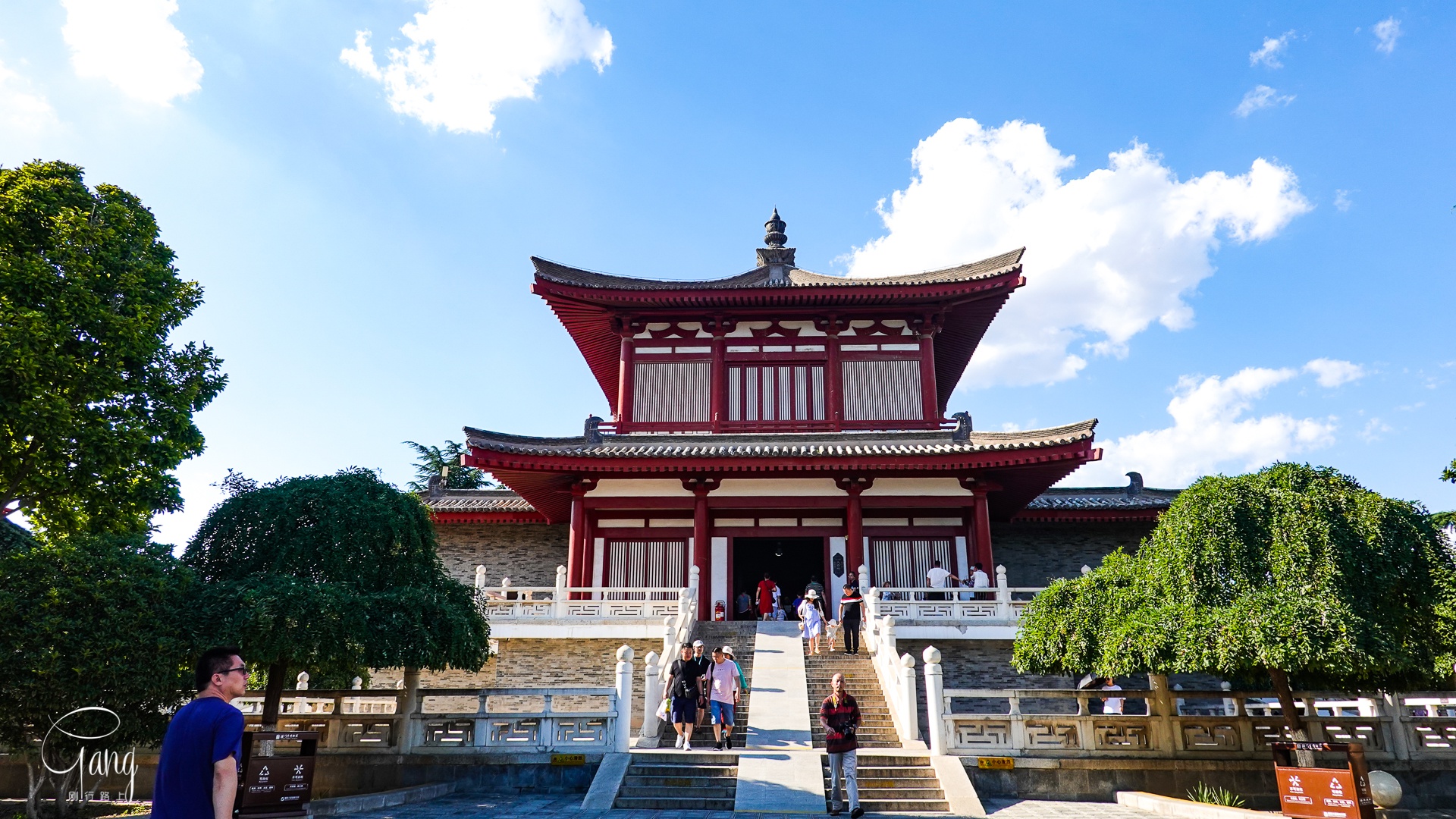 如今法门寺旅游分为两部分,其中唐代风格的旧址建筑群,包括法门寺院和