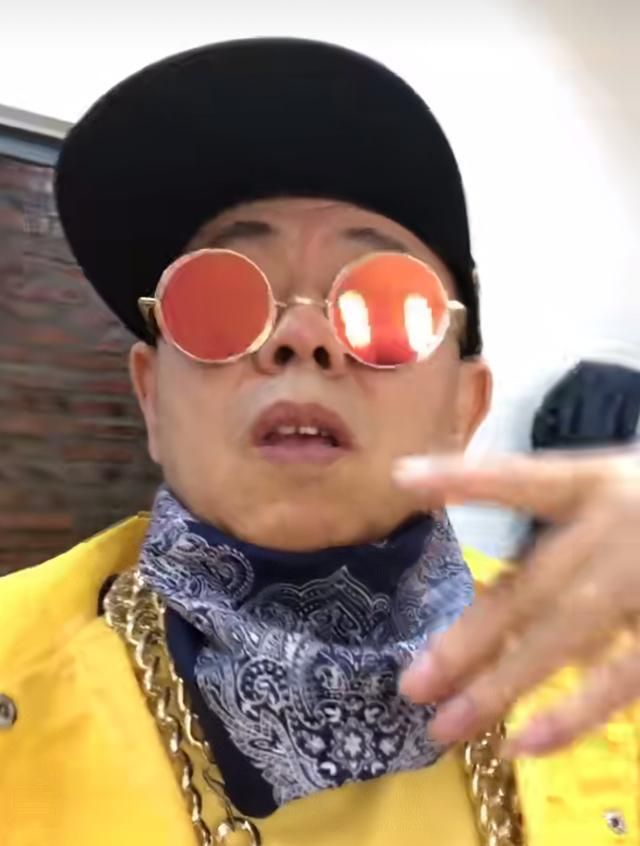 62岁潘长江尝试嘻哈版《过河》,画面喜感十足,让人捧腹大笑