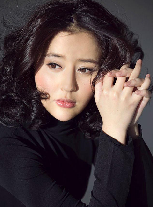 明星周牧茵参演多部宫廷剧的皇后角色被誉为皇后专业户