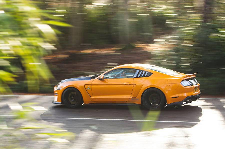 超级八缸带来836马力,带蛇头的野马,配蓝牙排气 电磁阻尼悬架