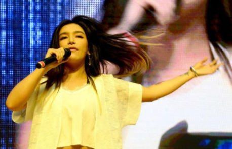 曾是快乐女声全国总冠军走红后迷上了整容如今31岁成这样