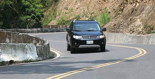 开车转个弯而已,竟然也有16个注意事项?-新浪汽车