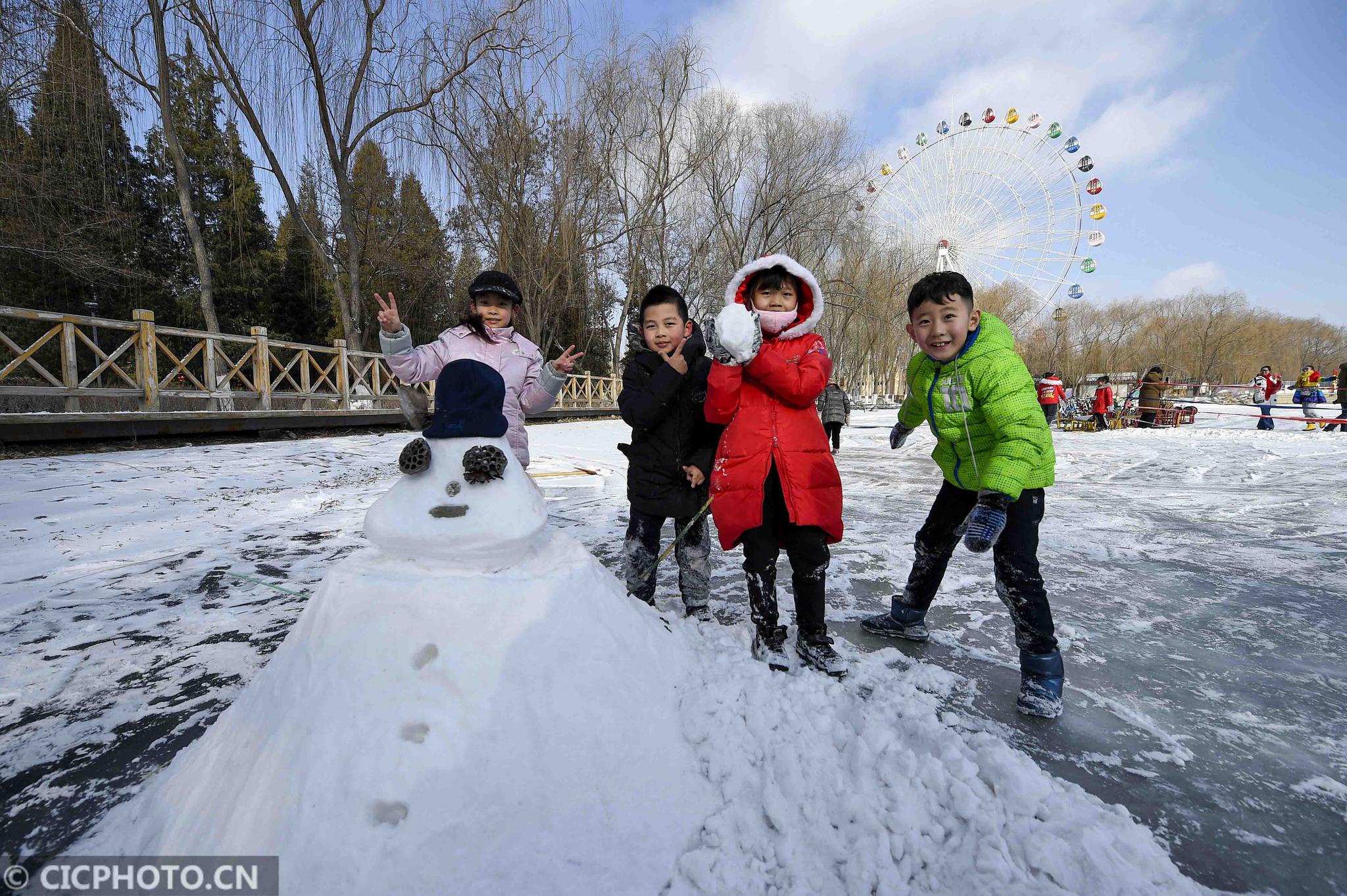 冬日除雪乐趣多 扫雪活动暖心体验
