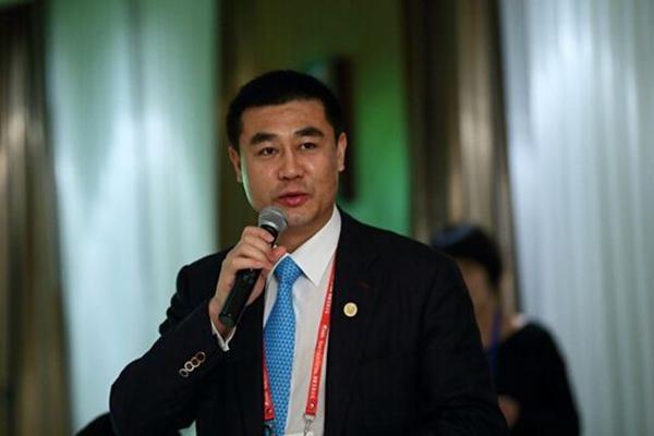 他5亿买飞机10亿做慈善，涉黑上市，有枪有保护伞，签朗朗代言__财经头条