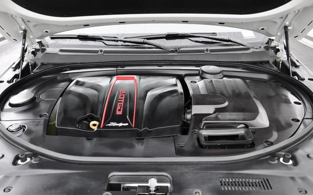 动力上采用的是来自上汽的20l4e发动机,最大功率231马力,最大扭矩350