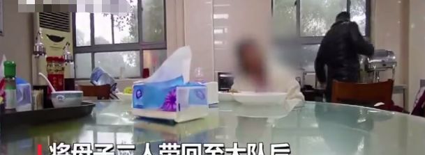 母亲带着婴儿在看房途中 因与中介意见不统一被丢在高速上