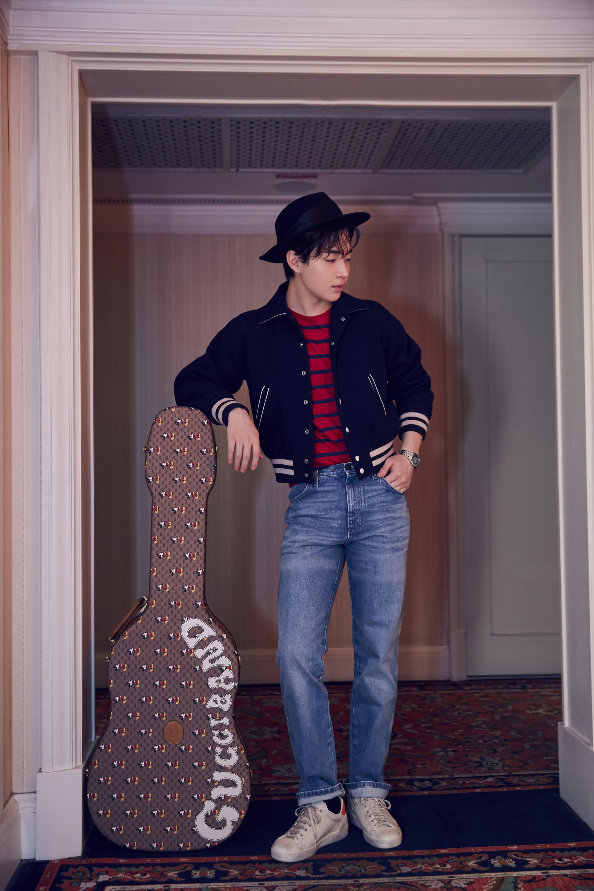 刘宪华少年感上线营业骑士礼帽造型清爽可爱