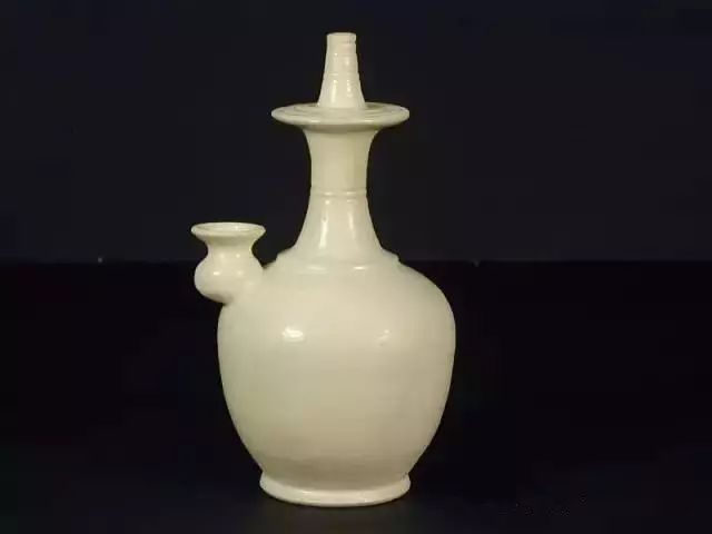 在古代所有能称之为"瓶"的容器造型里,最特殊的就是下面这种↓早在