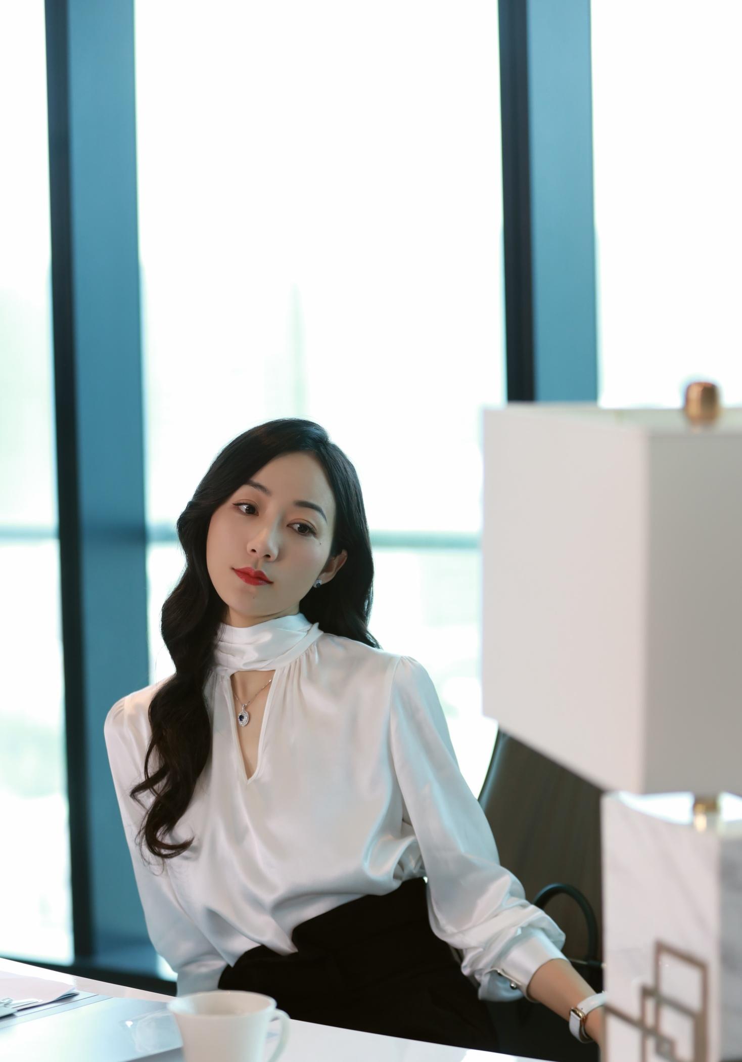 韩雪声临其境优雅剧照知性穿搭好精致和贾乃亮配音太强大