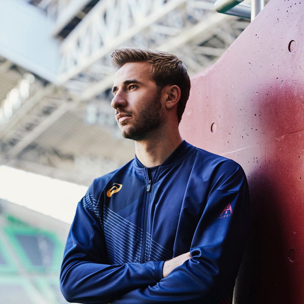 塞尔吉·桑佩尔成为asics签约球员