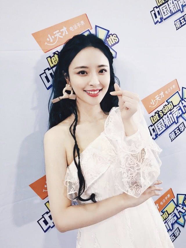 李莎旻子被质疑有后台,她的表现这么让人不满?