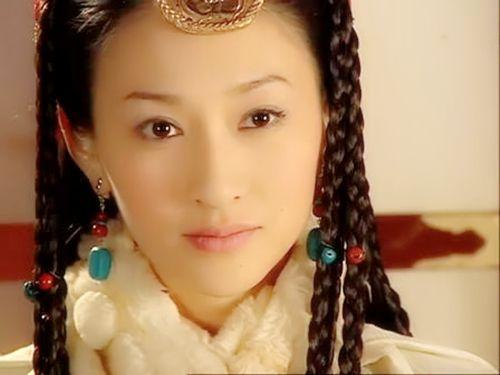 实地取景,加上两大男主逆天的古装扮相,女神小宋佳和李小冉奉献了自己