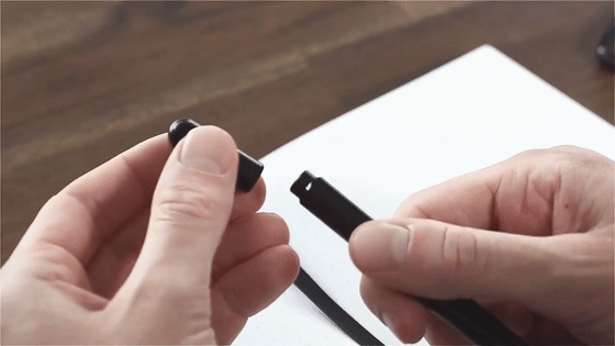 强力 4 级钕磁铁来实现.不论什么角度盖,都可以自动对齐.