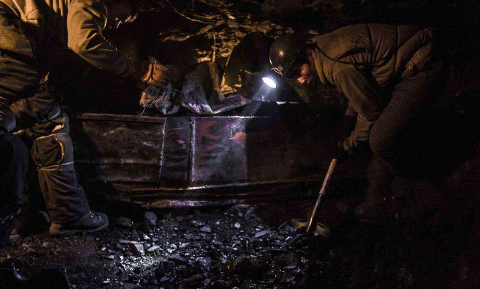 智利圣何塞铜矿曾发生矿难经两个多月的急救33名矿工全部脱险