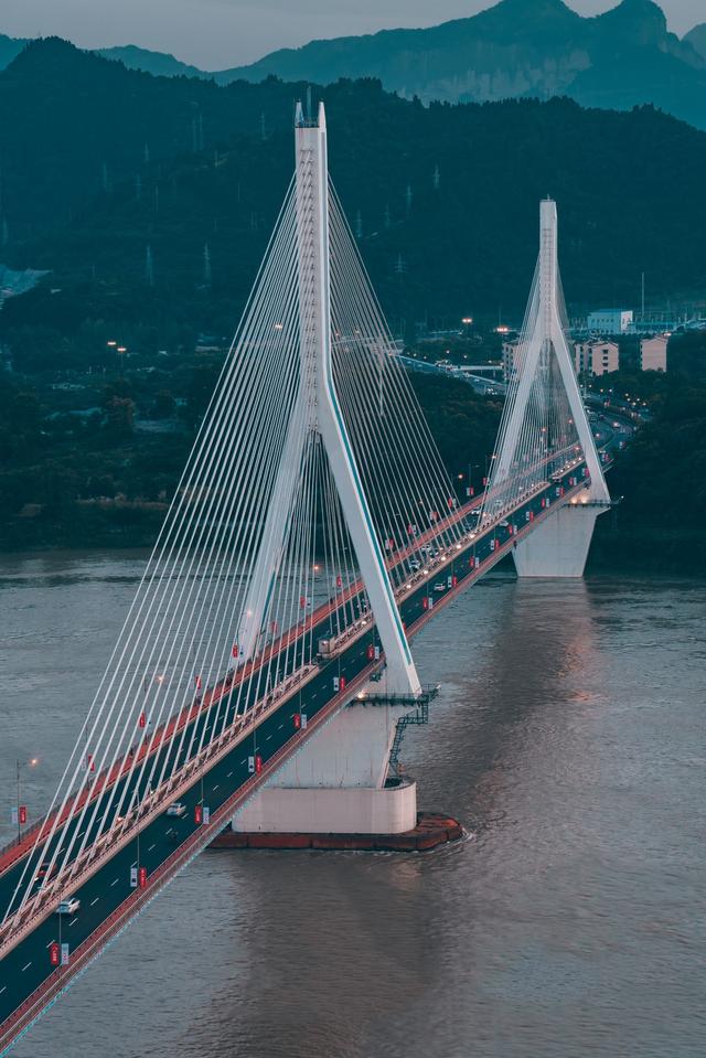 正文省内旅游资源丰富 境内有神秘的神农架 道教圣地—武当山 江南