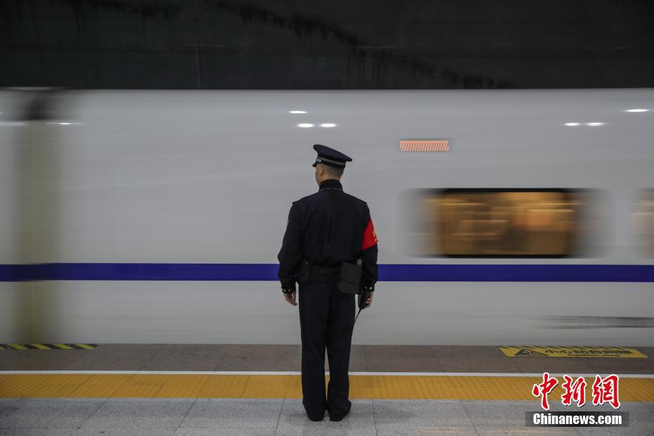 铁路警察曾仁仲地下49米的坚守铁路警察曾仁仲地下49米的坚守