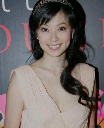 50岁女星为父讨债,告前夫借父养老金不还,2度豪门梦碎仍单身|傅明宪