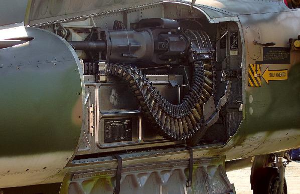 云豹装甲车上的t-75原型——美国的m39 20mm航空机炮,随f5战斗机一同