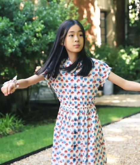 佟大为12岁女儿近照曝光,女大18变竟撞脸王祖贤