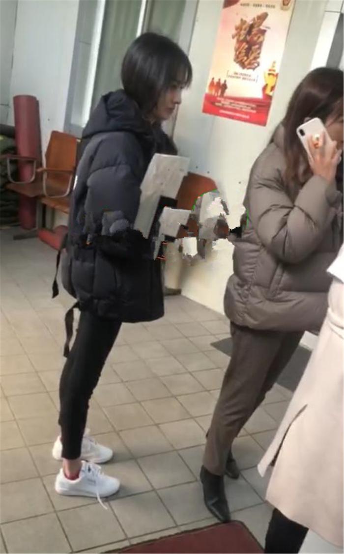 郑爽前往上海法院疑与张恒交换庭前证据准备正式起诉张恒