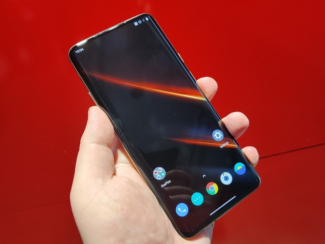 一加Concept One概念机来了：设计师忘了加摄像头？