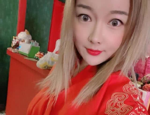 沈灵敏晒最新照片肚子很大疑似有身孕难怪pdd说要结婚了