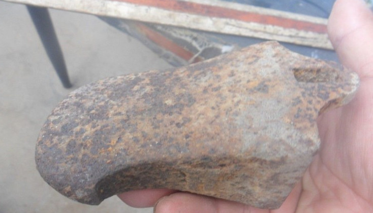 农村大哥挖到个"铁疙瘩"当宝被人笑话,专家却说这是汉代兵器!