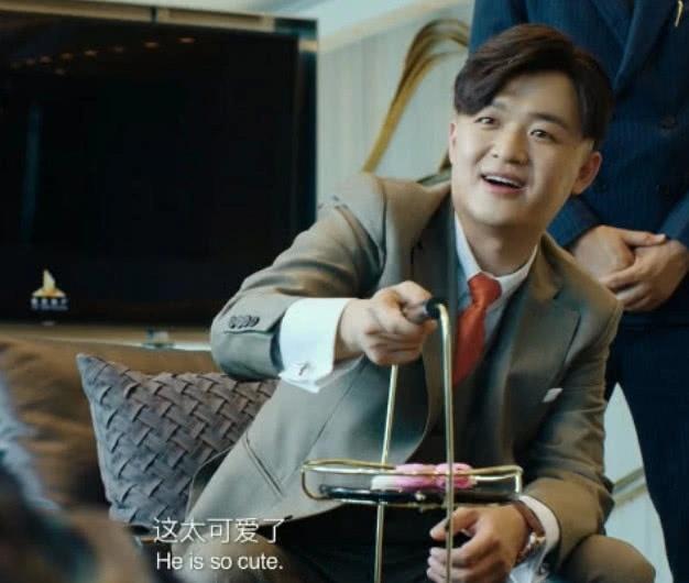 大人物:赵泰给小孩吃马卡龙时,你看赵泰的表情