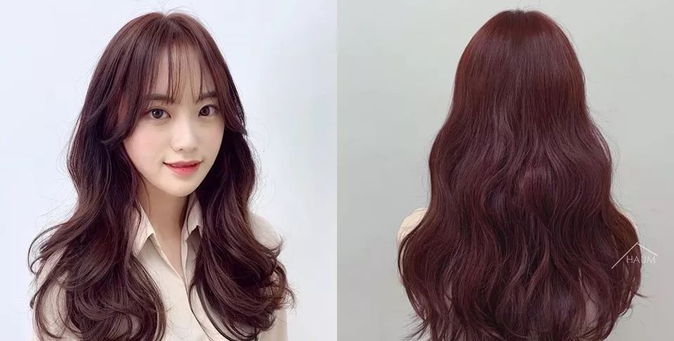 最近韩网上有一款大势发色:荔枝粉棕红到不行,很多发型师都推荐2020必