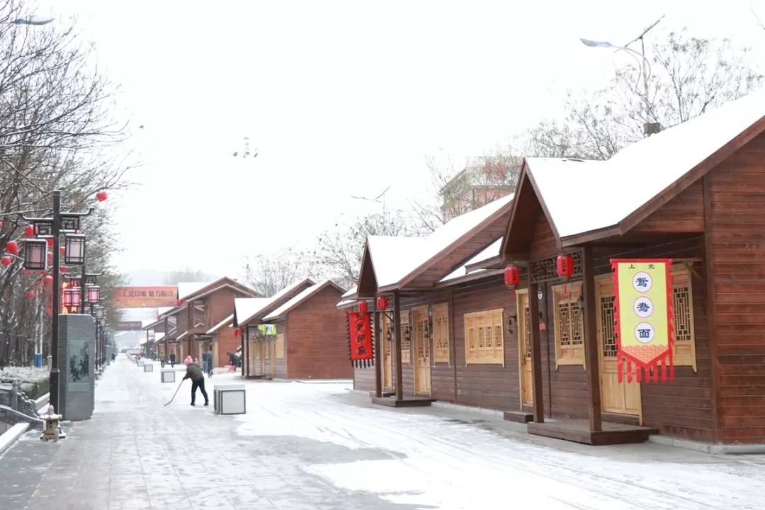 振兴小镇:大雪纷飞美如画 美景醉人