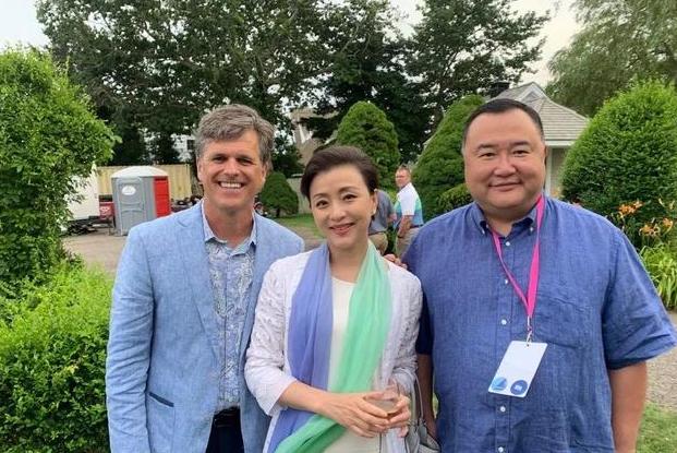 应该说吴征不仅仅只是杨澜的丈夫,更多的时候两个人是知己,是有着共同