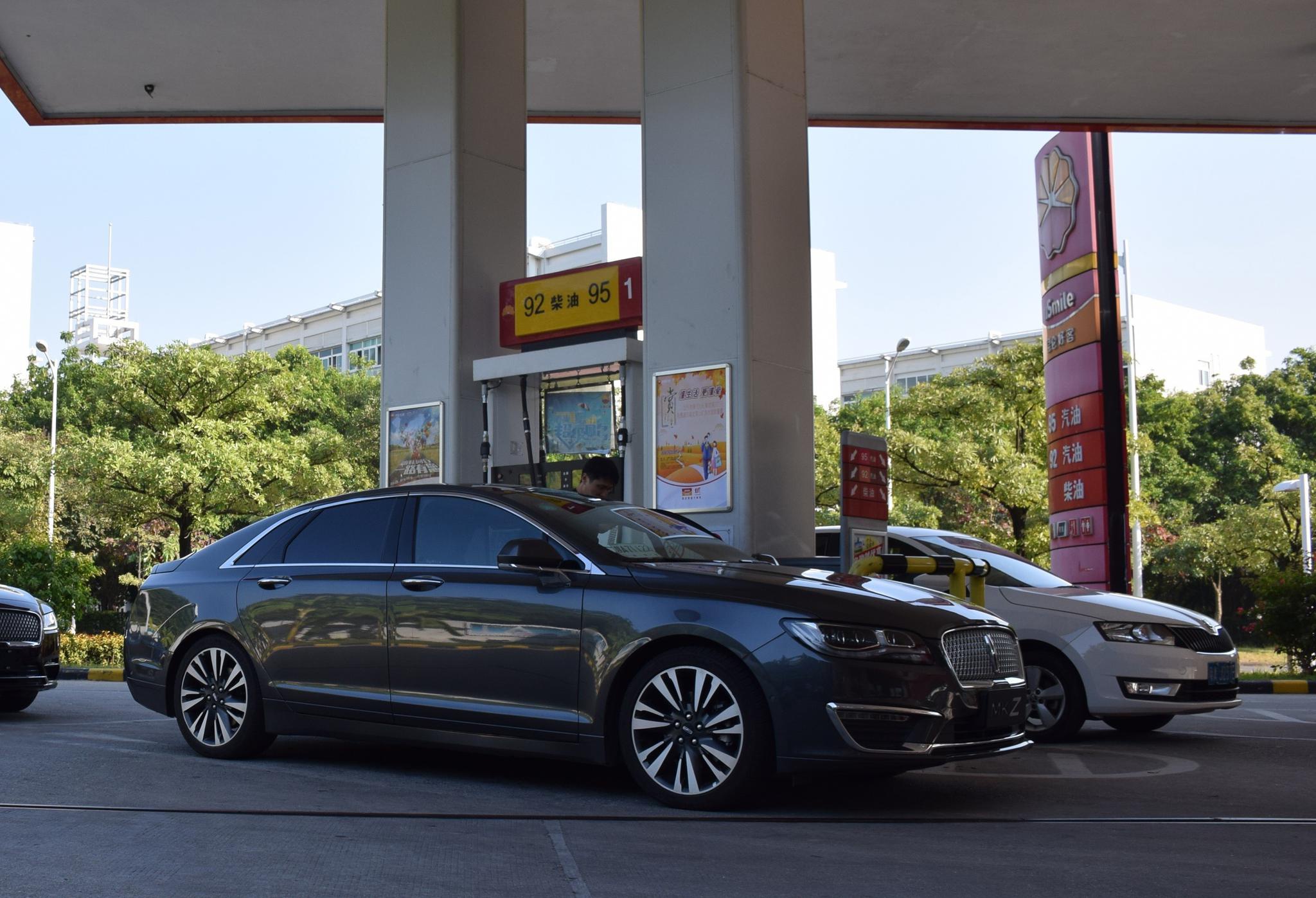 同样加满一箱油，95比92真能多跑几十公里？