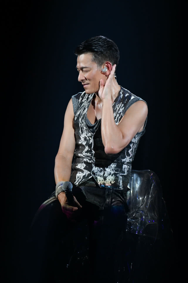 阔别七年mylove刘德华巡回演唱会开春惊喜回归上海