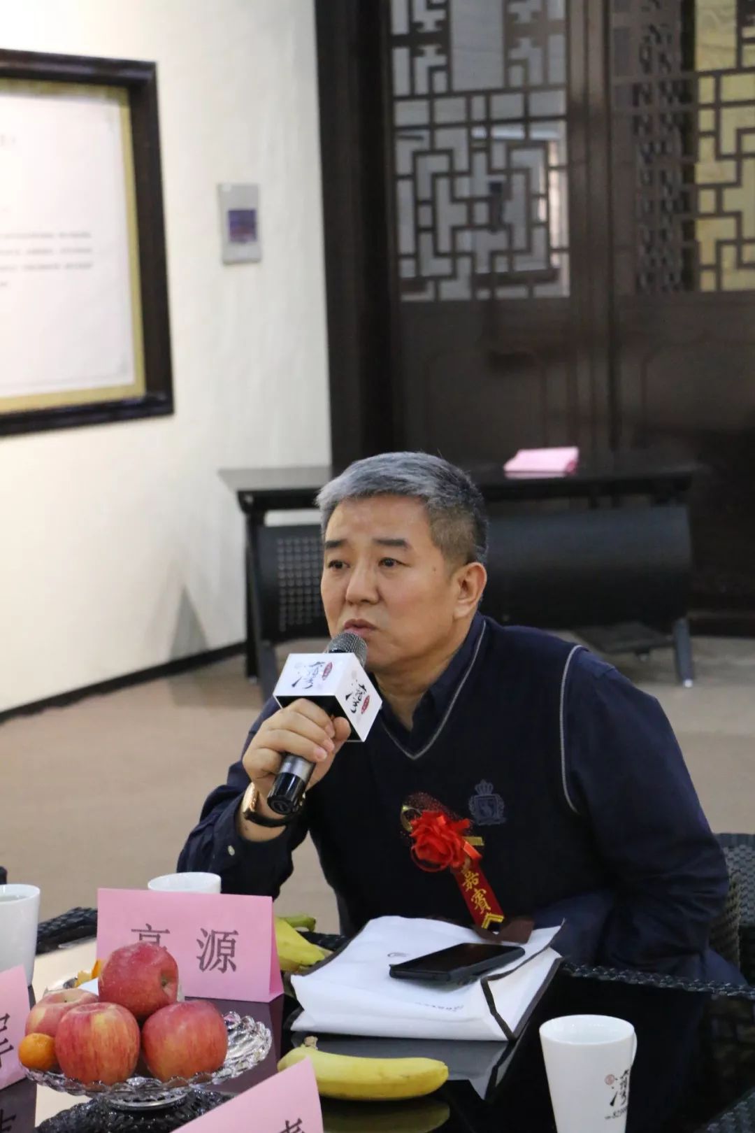 展览嘉宾 高源作品欣赏王爱忠 黄土地 138cm*69cm任晓军 守望 138cm*