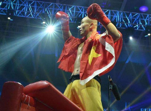 武僧一龙踹翻药水哥有多狠知情人药水哥腿肿三天说话都咳嗽