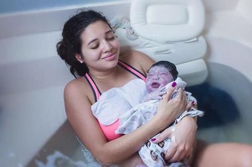 水中分娩真有说的那么神奇吗一组图展示全过程生而为人得看看