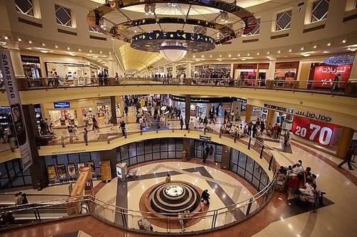 目前世界最大的购物中心，迪拜购物中心，占地100多万平方米