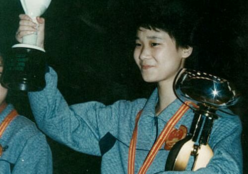 乒乓名宿曹燕华曾被教练逼迫打假球烟酒不离身退役时仅22岁