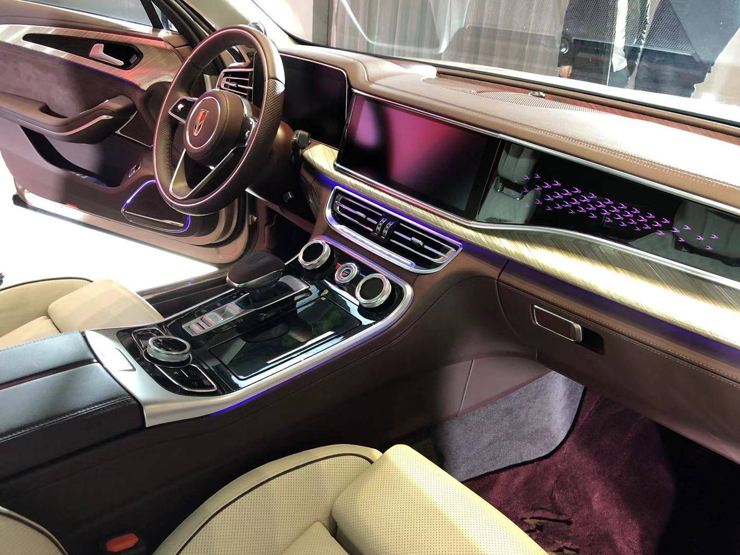 实拍气质颜值担当红旗h9实车亮相