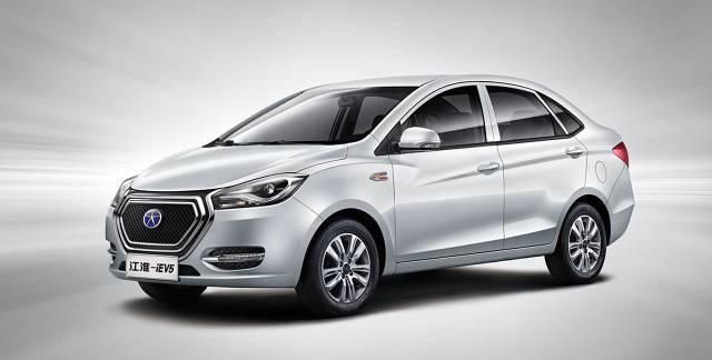 江淮和腾势新能源汽车哪个好？江淮iev5充满电多长时间
